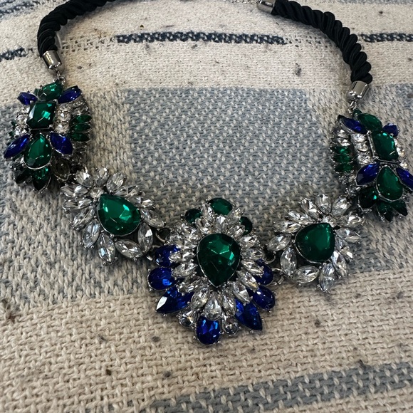 Elegant Silver and Green Statement Necklace - Picture 9 of 9
